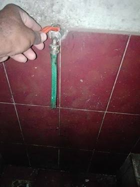 أسرة تعاني من إنقطاع المياه