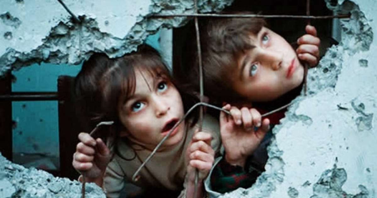 أم مع ابنتيها اليتيمتين بحاجة لأجرة منزل