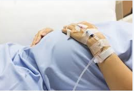 حامل على وشك الولادة بحاجة مساعدة عاجلة