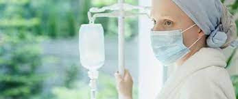 ناريمان تنتظر جرعة العلاج الكيماوي من الكانسر