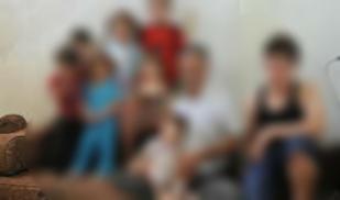 أسرة مهددة بالطرد من المنزل