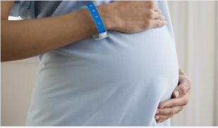 حامل بحاجة للمساعدة بعملية الولادة