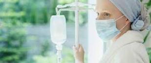 ناريمان تنتظر جرعة العلاج الكيماوي من الكانسر